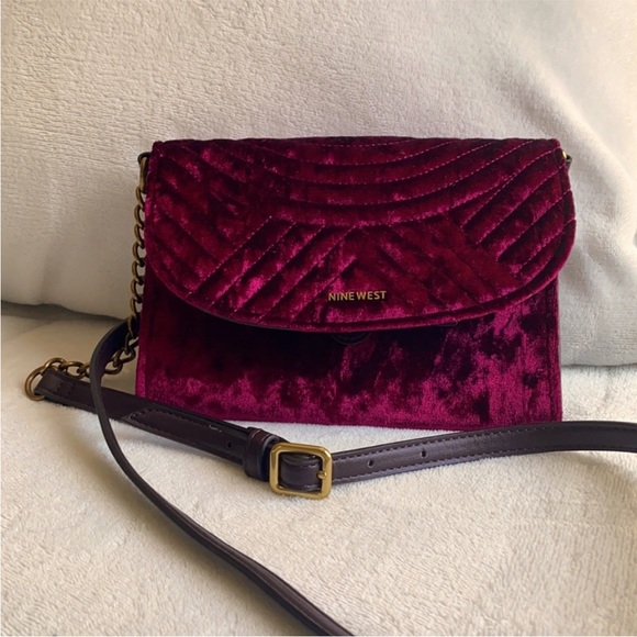 Nine West Astoria LSG Crossbody Wallet - Picture 2 of 7